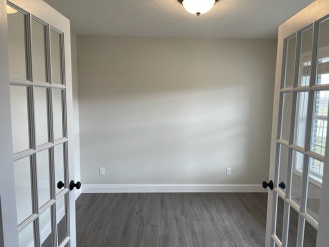 Building Photo - 1605 Peppermill Ln