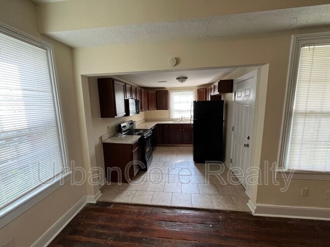 Building Photo - 805 N 26th St