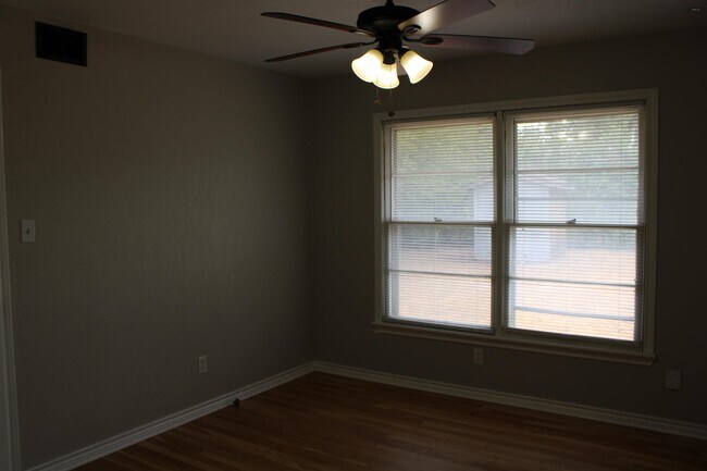 Building Photo - 4305 Randel Dr