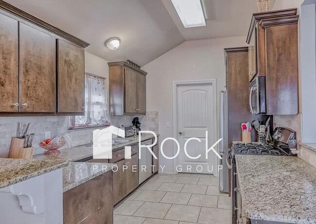 Building Photo - 3 Bedroom Home in North Norman with New Ca...