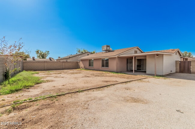 Building Photo - 5505 W Sunnyslope Ln