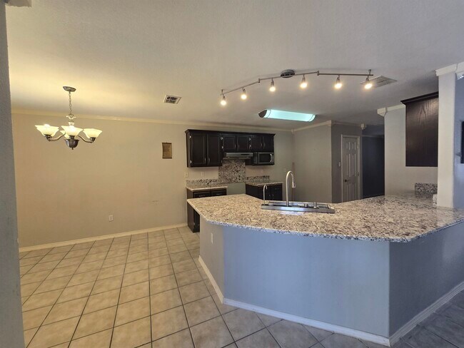 Building Photo - 2987 Temple Dr