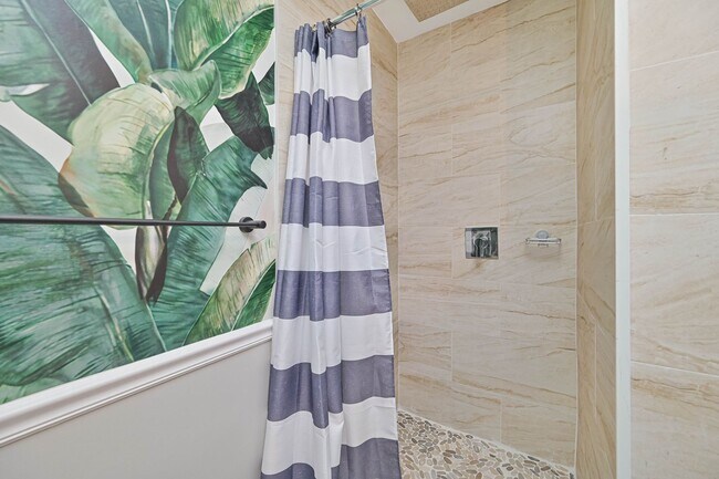 Building Photo - 6386 Royal Woods Dr