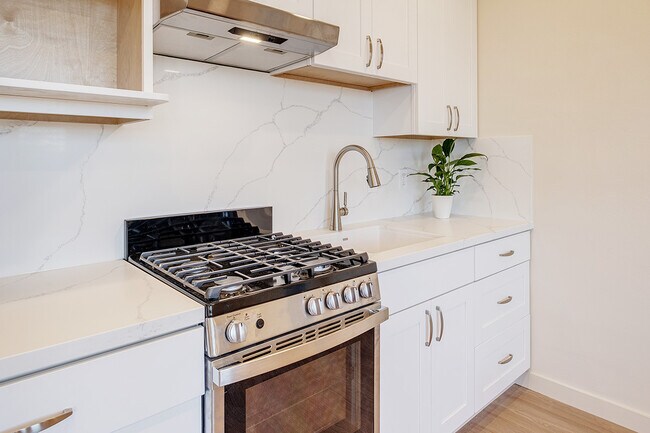 Building Photo - 2101 Baker St