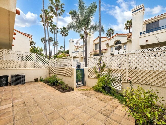Building Photo - LOVELY POINTE AT MALIBU CONDO!