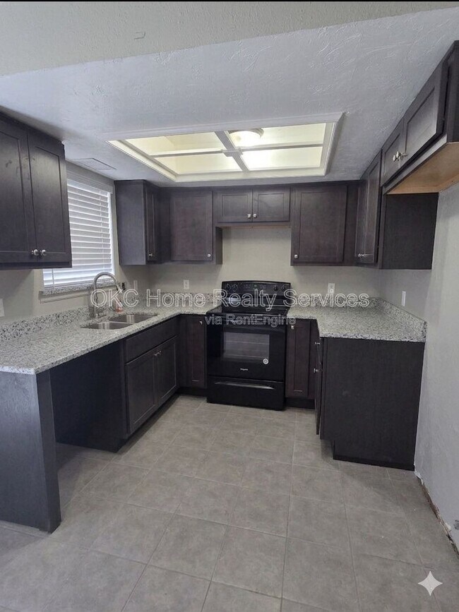 Building Photo - 6715 Lyrewood Ln