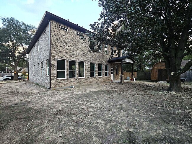 Building Photo - 14811 Wallach Dr