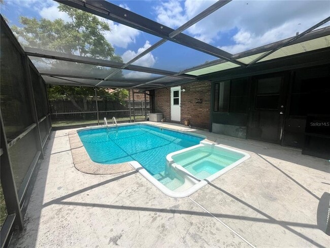 Building Photo - 600 S Parkview Ave