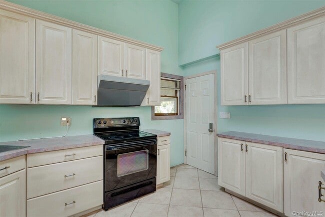 Building Photo - 4 Cheshire Rd