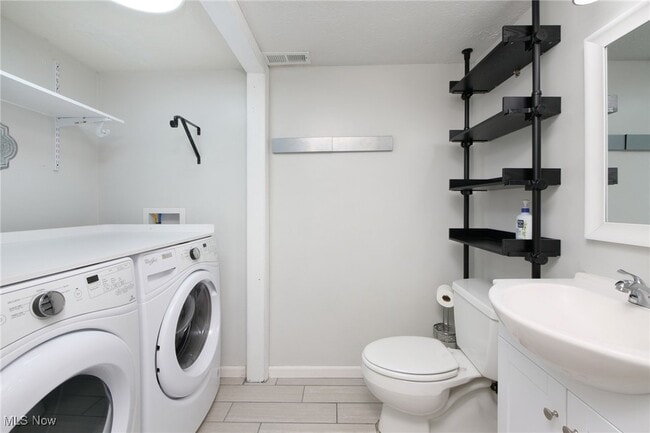 Building Photo - 267 Deepwood Dr