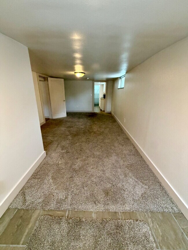 Building Photo - Charming 1-Bedroom Apartment Near Downtown | Utilities Included