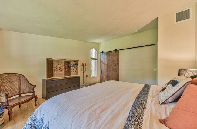 Building Photo - Luxury Living in Corral de Tierra!