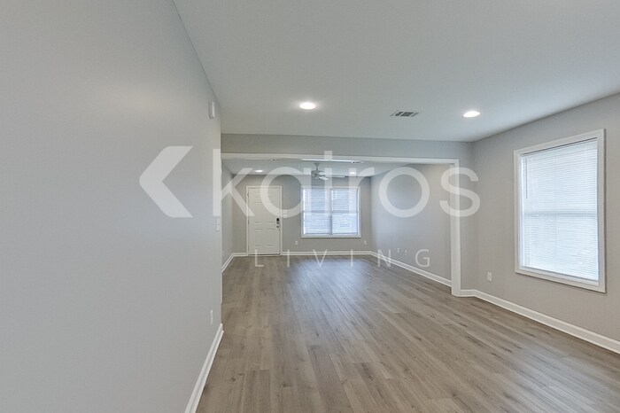 Building Photo - 1384 Maxwell Cir