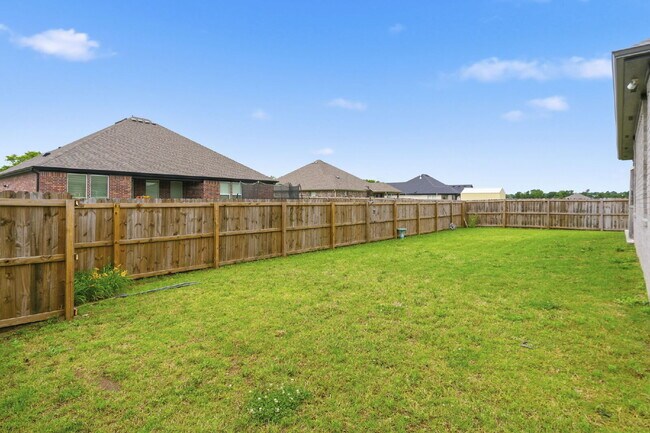 Building Photo - Quiet 4 Bedroom Oasis in Farmington