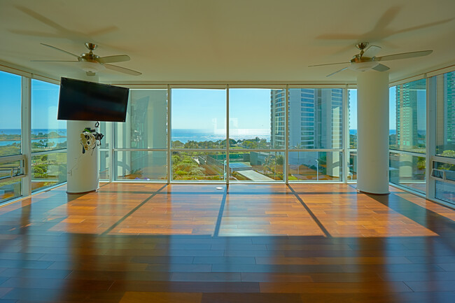 Large Main Living Room - 88 Piikoi St