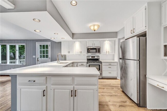 Building Photo - 4 Cranbury Woods Rd