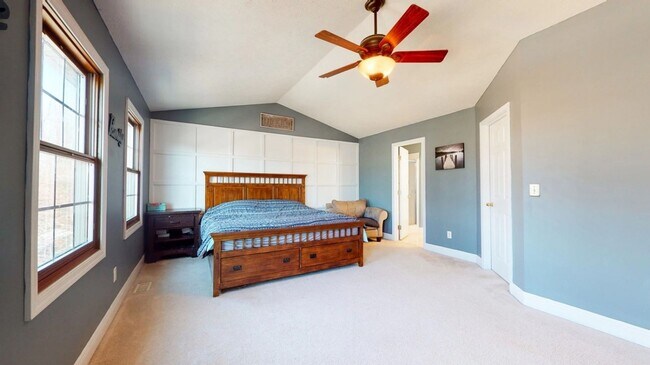 Building Photo - Stunning 4-Bedroom, 3.5-Bath Home with Over 3,800 Sq. Ft. of Ideal Living Space in East Bloomington