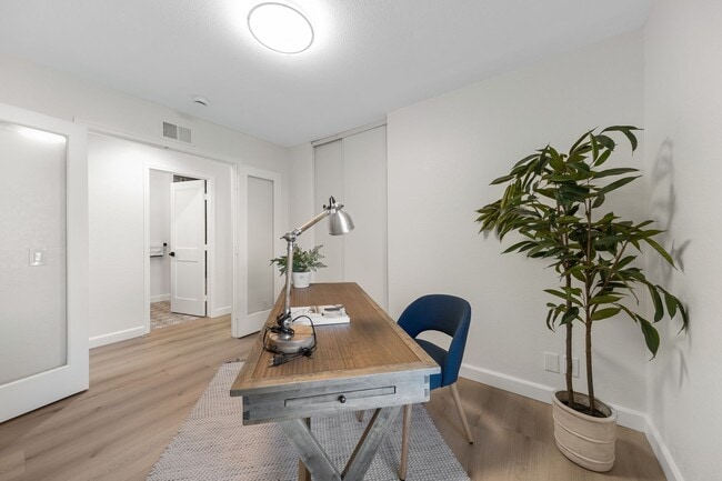 Building Photo - BEAUTIFULLY RENOVATED 4-BEDROOM HOME IN PH...