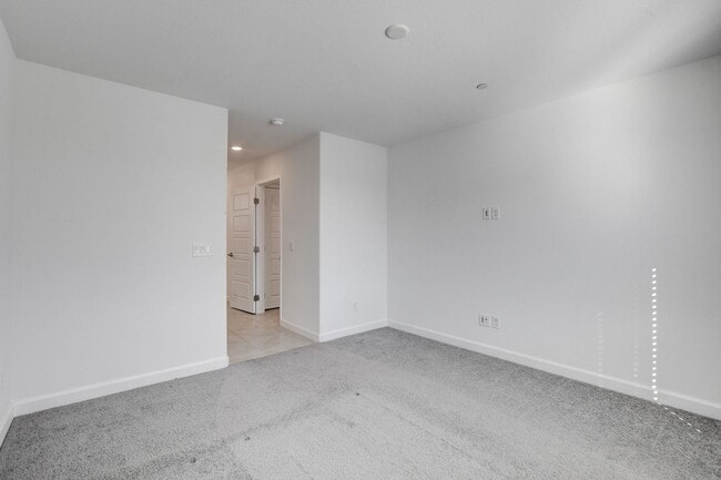 Building Photo - Like New Townhome at Falcon Ridge