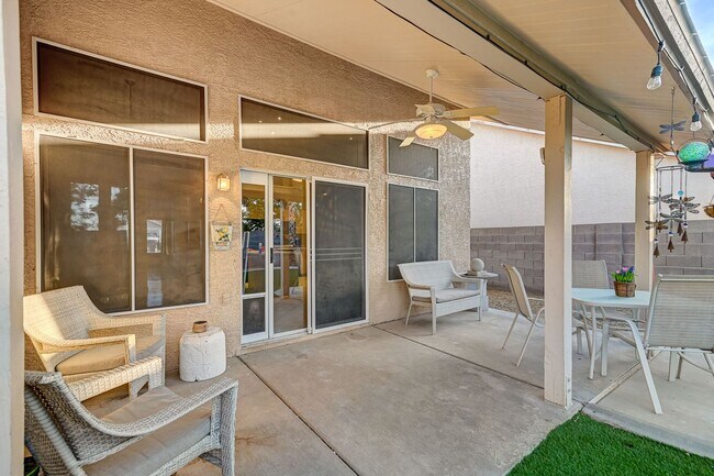 Building Photo - Henderson Single-Story Gem with Gas Firepl...
