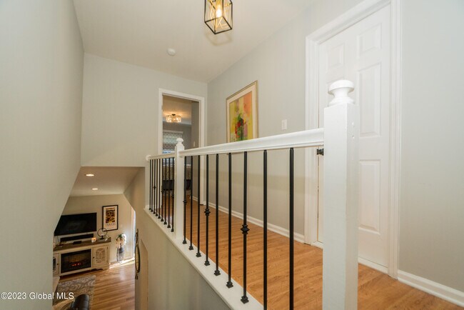 Building Photo - 18 Jaipur Ln
