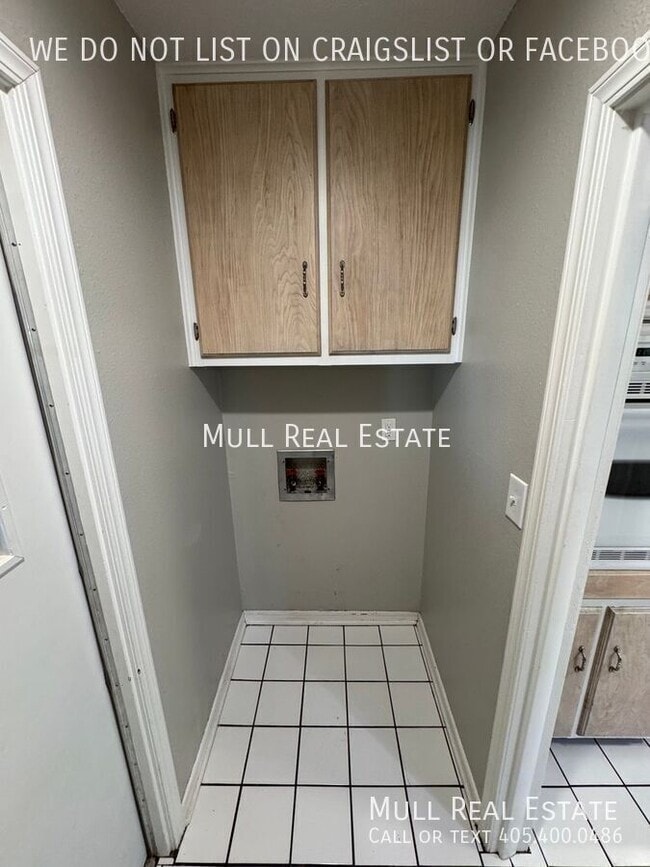 Building Photo - 1622 Chaucer Dr