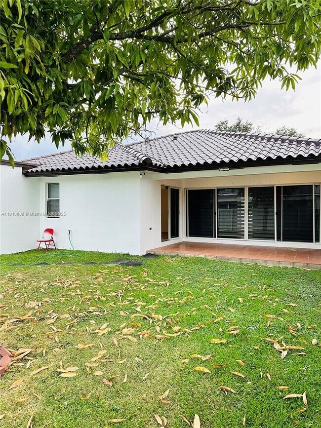 Building Photo - 1101 NW 134th Pl