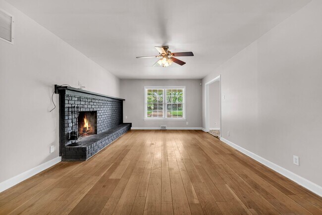 Building Photo - Newly Renovated 4-Bedroom Home in Germanto...