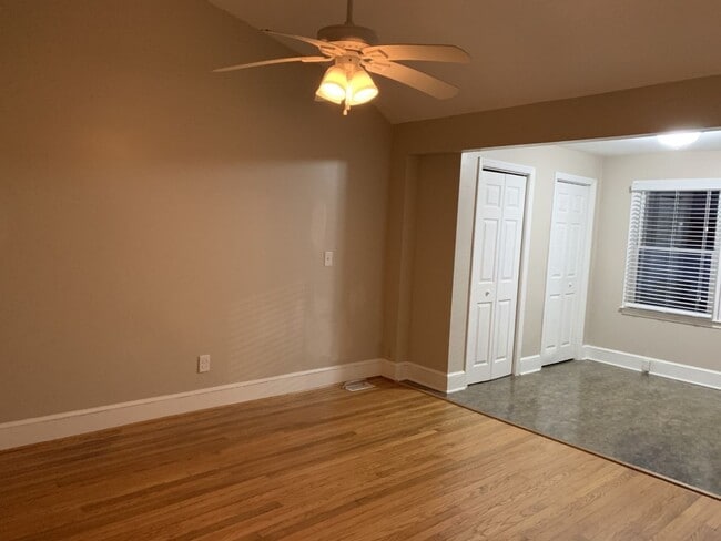 Building Photo - Newly renovated home in NW Greensboro !!