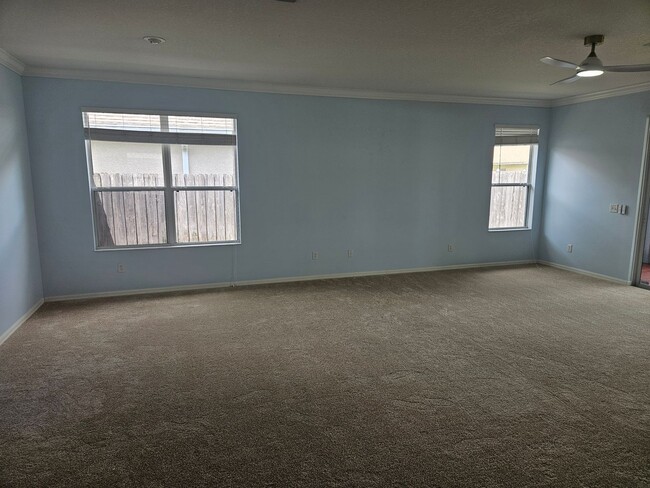 Building Photo - One-year lease starting in January, with free move-in for December.