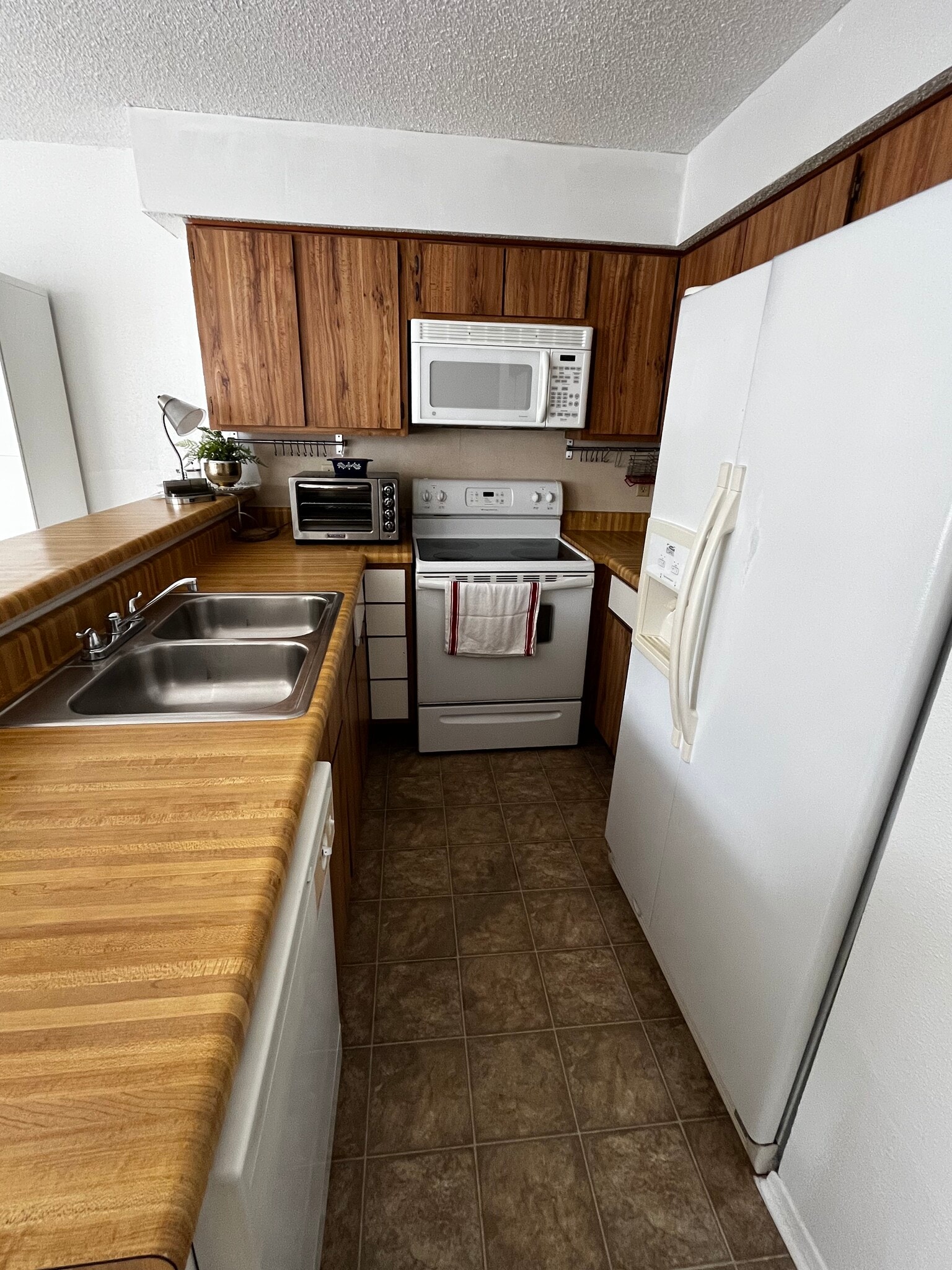 Kitchen - 13632 Garden Grove Ct