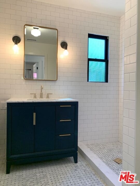 Building Photo - 1244 S Sycamore Ave