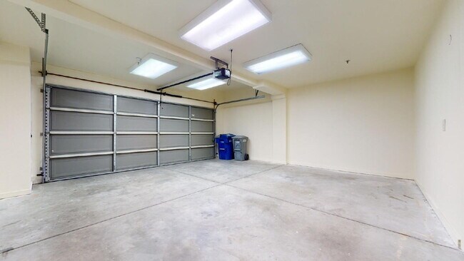 Building Photo - 123 Warbler Ln