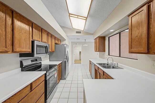 Building Photo - 14222 W Yosemite Dr