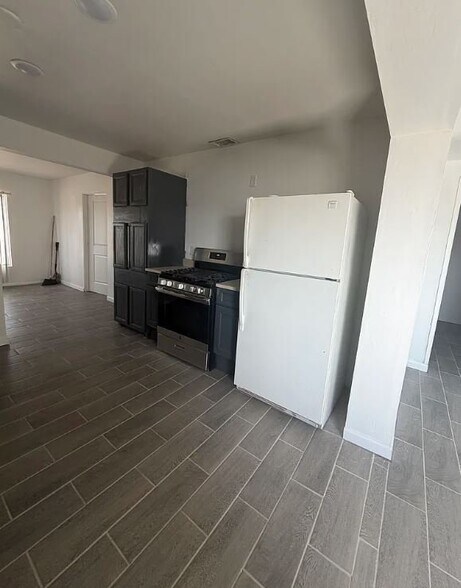 Building Photo - 909 W Milton St