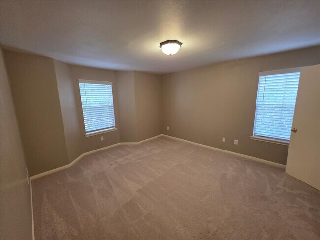 Building Photo - 8051 Bay Branch Dr