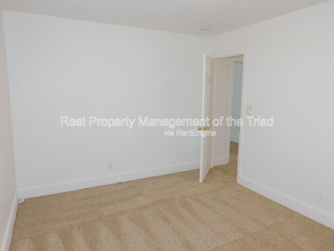 Building Photo - 3908 Lacy Ave