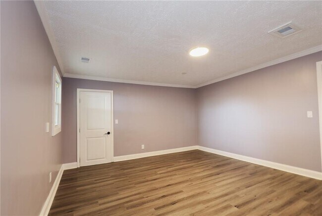Building Photo - 870 Teton Ave SE