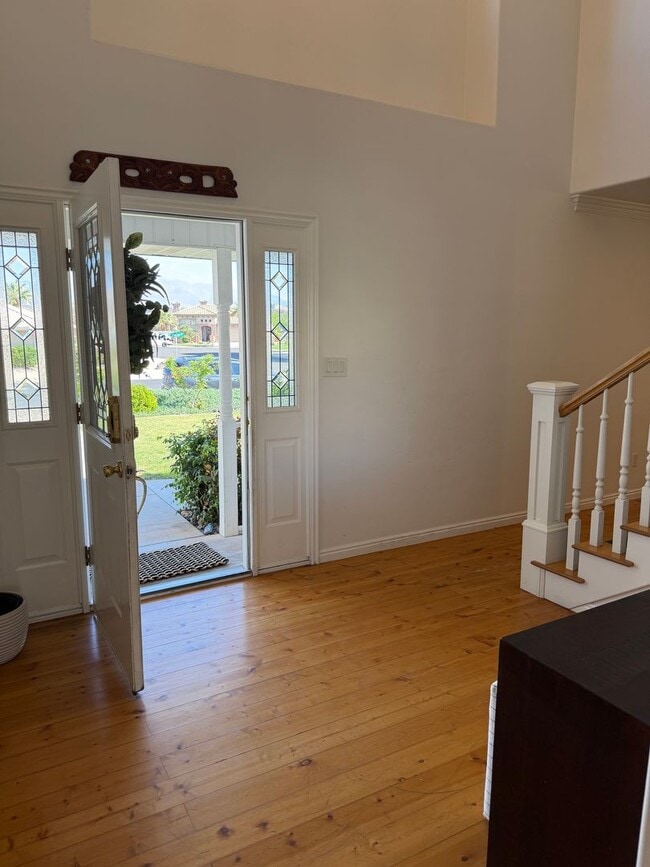 Building Photo - Beautiful 4 bedroom, 3 bathroom Home with a pool!!