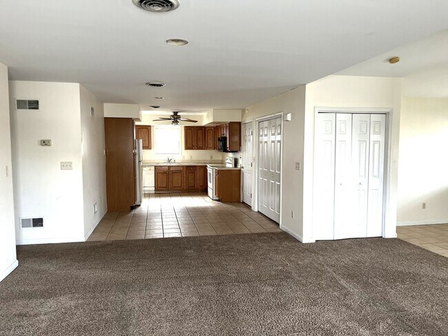 Building Photo - 152 Lantern Ln
