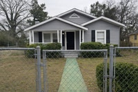 Building Photo - 554 Lynmore Ave