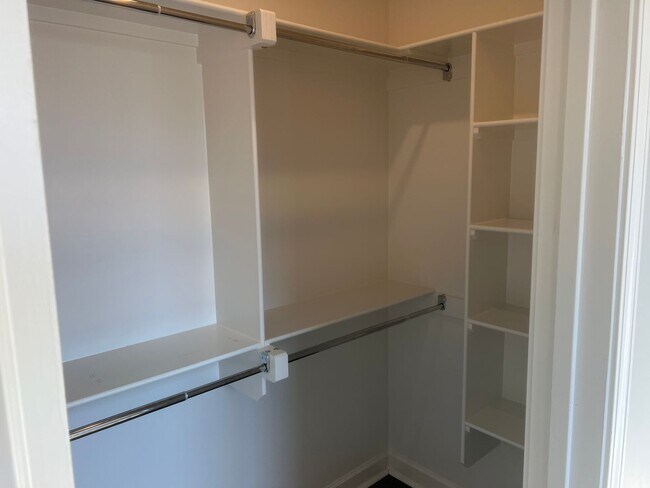 Building Photo - 3 Bed 3 Bath Home