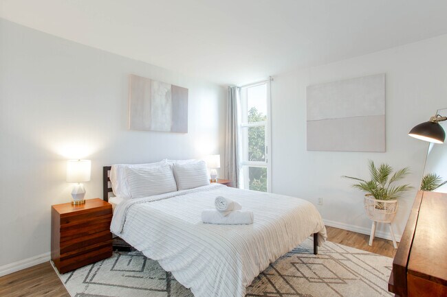 Building Photo - 3050 Rue D’Orleans