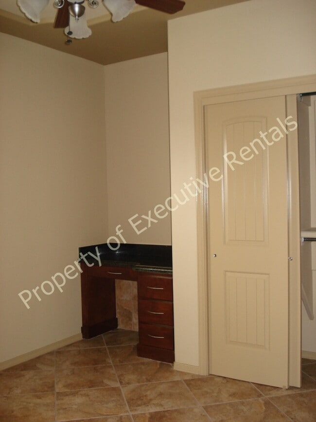 Building Photo - 4206 Tres Ninos Dr