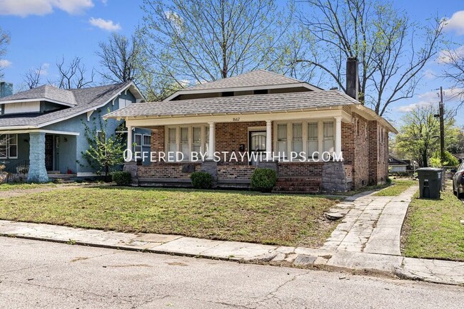 Primary Photo - 1667 Foster Ave