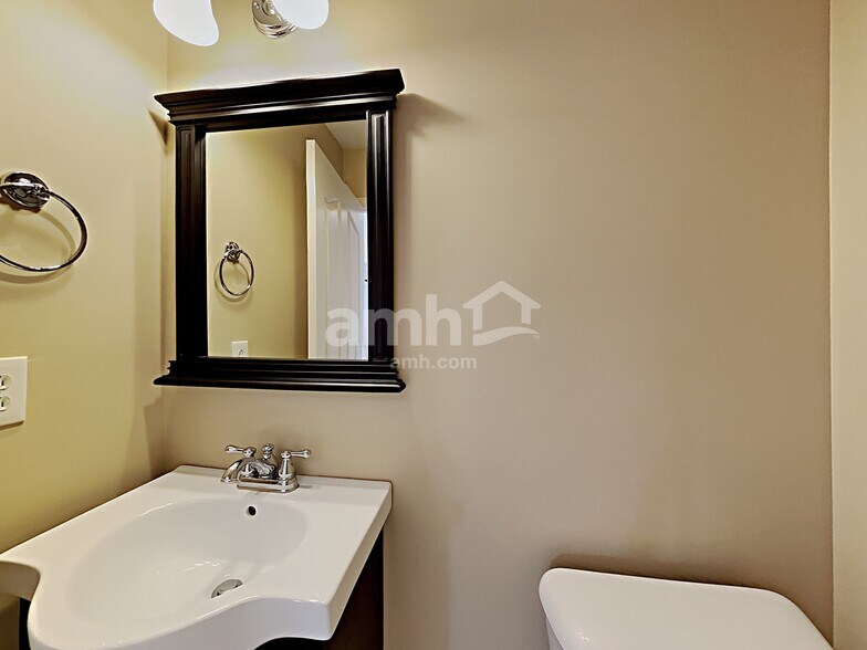 Building Photo - 1068 Blairfield Dr