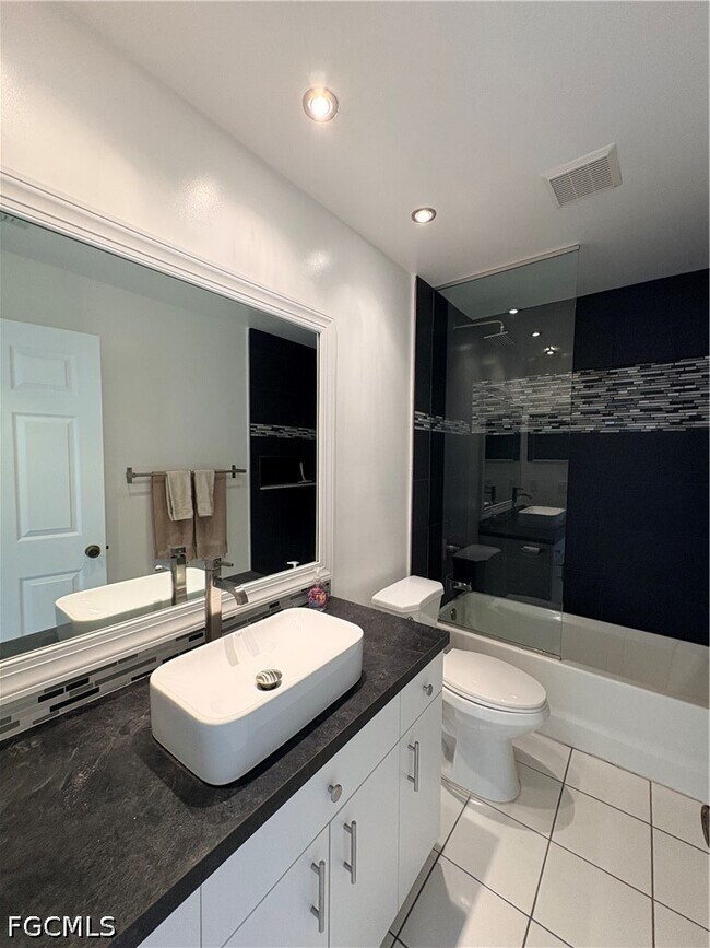 Building Photo - 2823 SW 39th Terrace