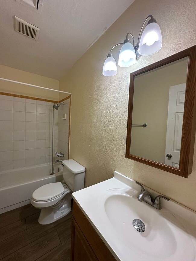 Building Photo - Must see Home!