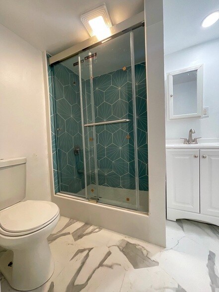 Building Photo - 904 Main St