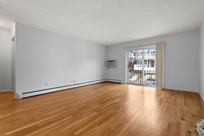 Building Photo - 8 Robinwood Ave